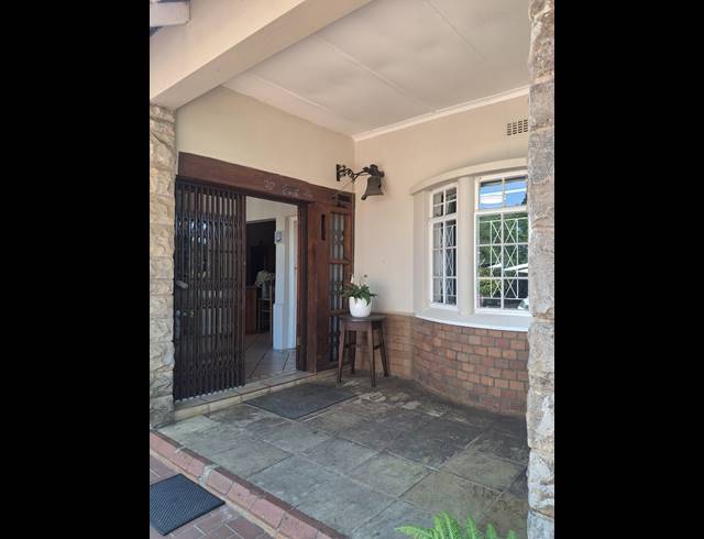 4 BEDROOM FREEHOLD FOR SALE IN HILTON CENTRAL